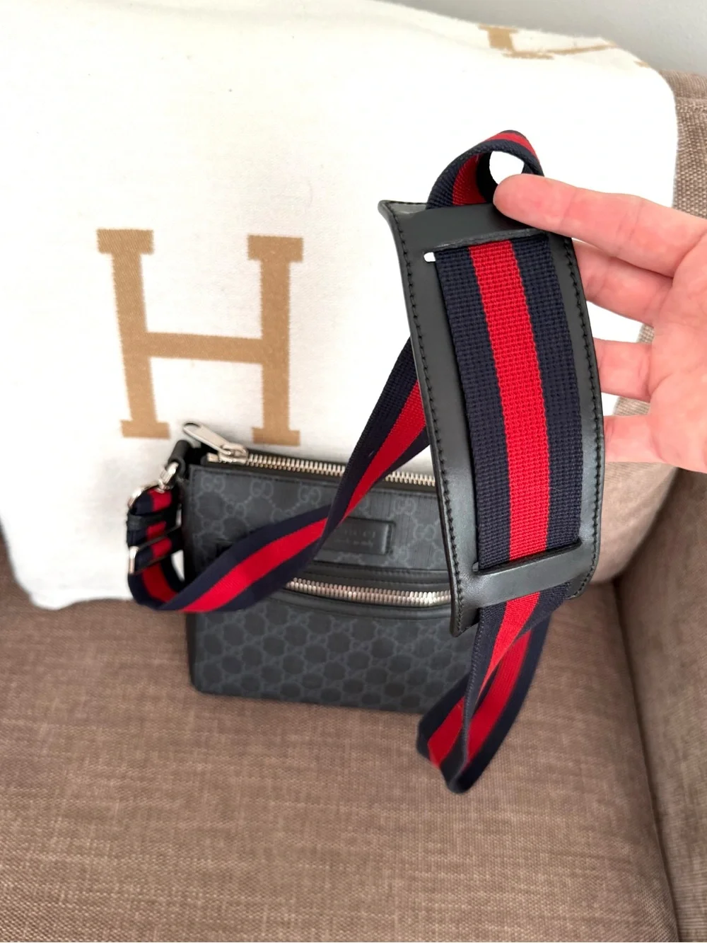 Authentic Gucci unisex messanger bag black supreme canvas small